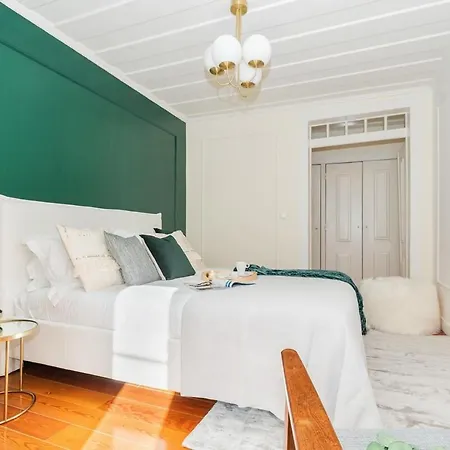 Stunning & Modern 2 Bedroom In Chiado * Лиссабон