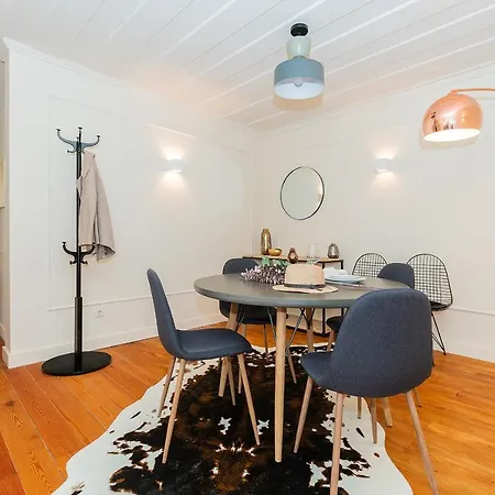 Stunning & Modern 2 Bedroom In Chiado Апартаменты *