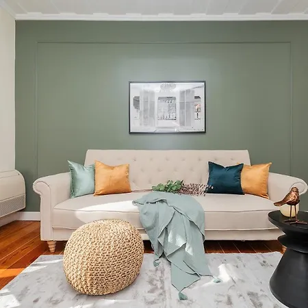 Stunning & Modern 2 Bedroom In Chiado * Лиссабон