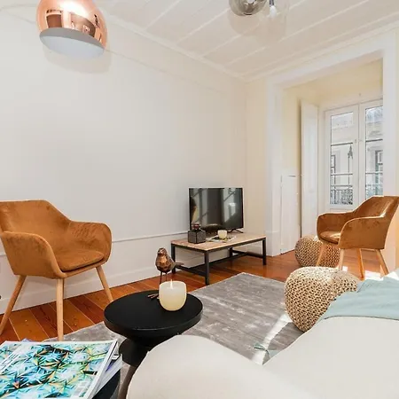 Stunning & Modern 2 Bedroom In Chiado Apartment *