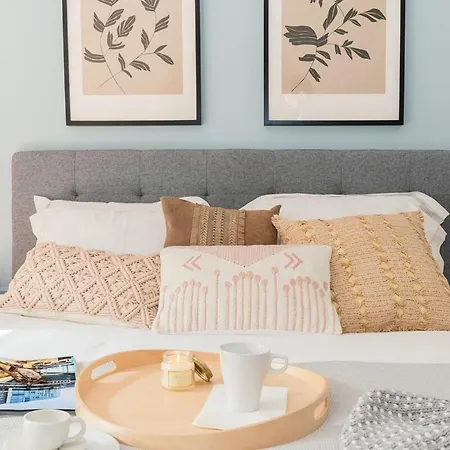 Stunning & Modern 2 Bedroom In Chiado Apartment