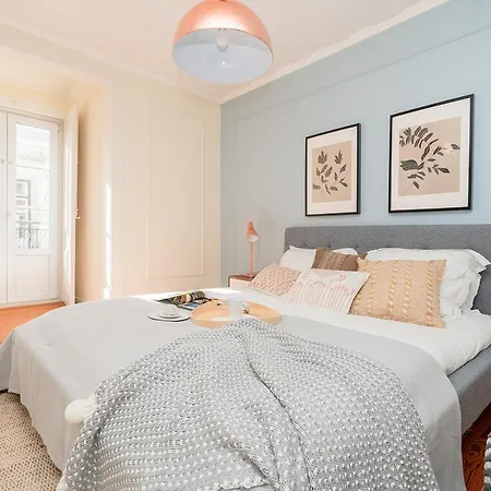 Stunning & Modern 2 Bedroom In Chiado * Lisbon