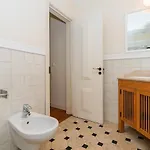 아파트 Stunning & Modern 2 Bedroom In Chiado 리스본